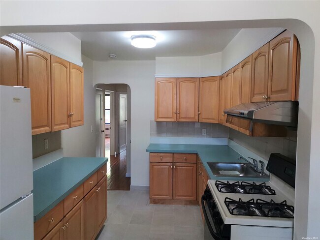 Foto del edificio - 108-17-108-63 63rd Rd
