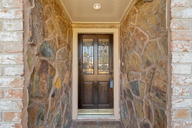 Foto del edificio - 6231 S Briar Knoll Dr