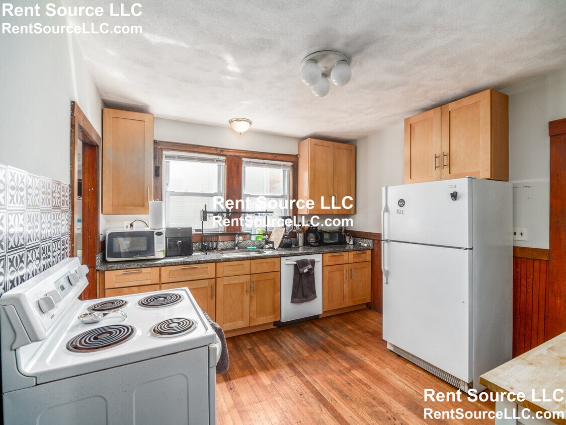 Primary Photo - 52 Upland Rd