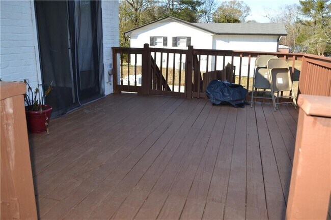 Foto del edificio - 555 Lee Byrd Rd