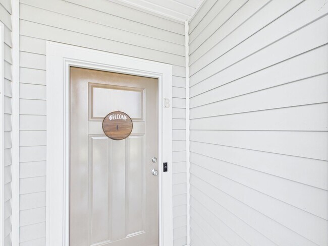 Building Photo - 642 Brookwood Glen Terrace