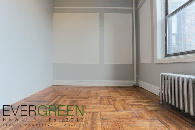Building Photo - 874 Greene Ave