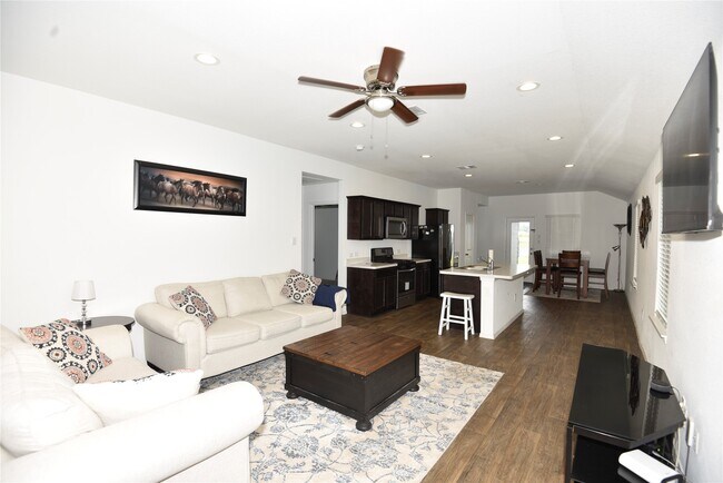 Building Photo - 16684 Lonely Pines Dr