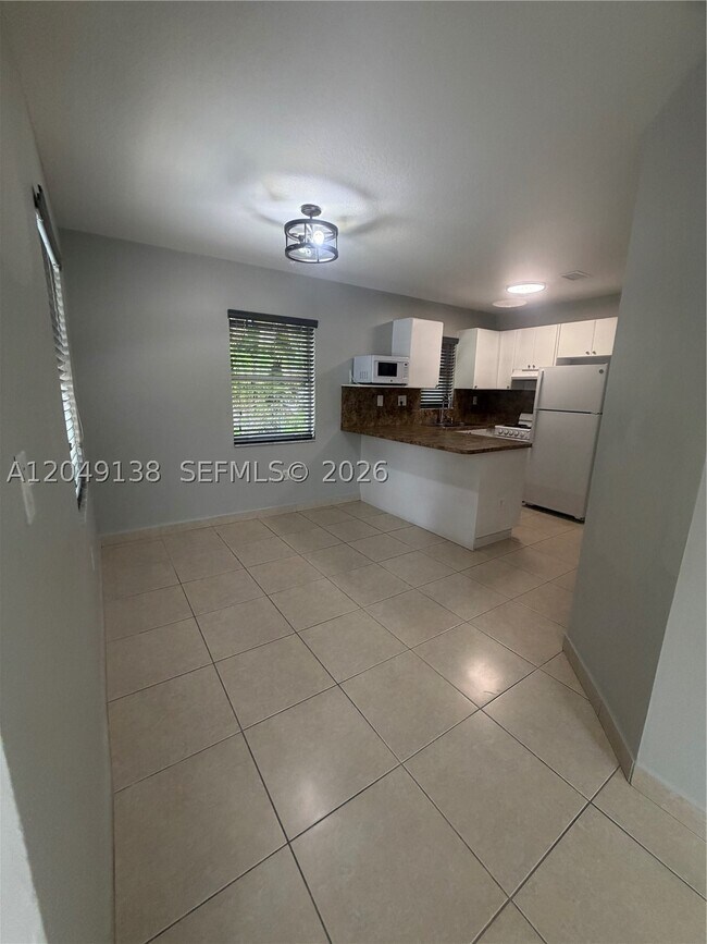 Building Photo - 16925 SW 94th Ave