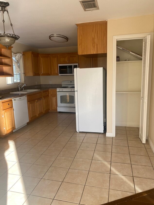 Photo - 10934 Hesby St (North Hollywood, CA)