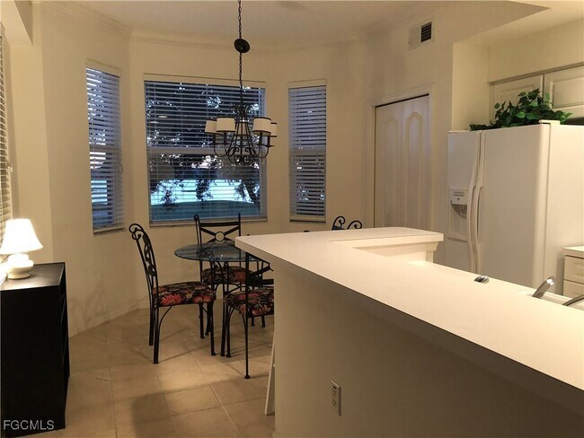 Building Photo - 10370 Washingtonia Palm Way