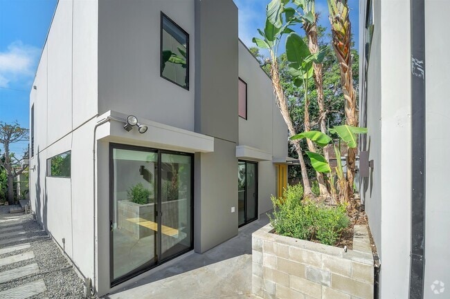 Building Photo - 1531 Wellesley Ave
