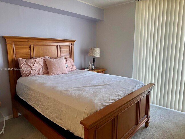 Foto del edificio - 5077 NW 7th St