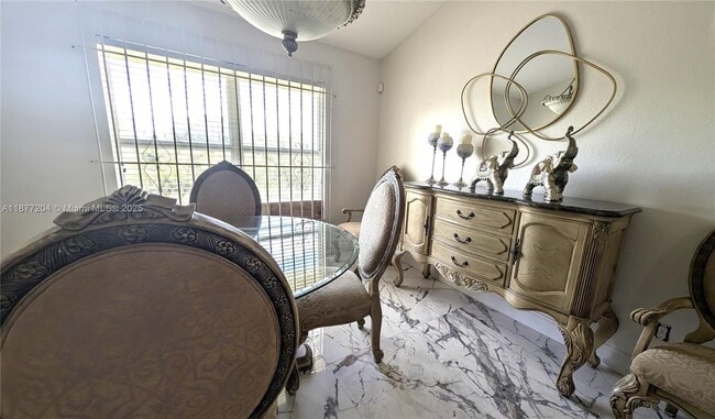 Building Photo - 612 Columbus Blvd S