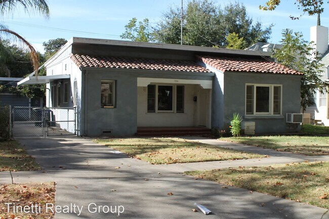 Building Photo - 2 br, 1 bath House - 720 W. 26th St.