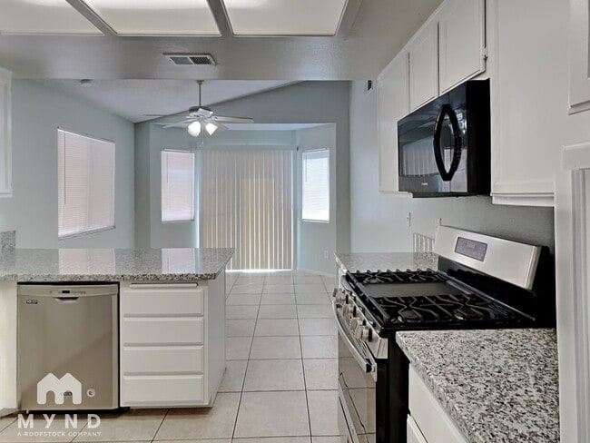 Building Photo - 1328 Sun Point Dr