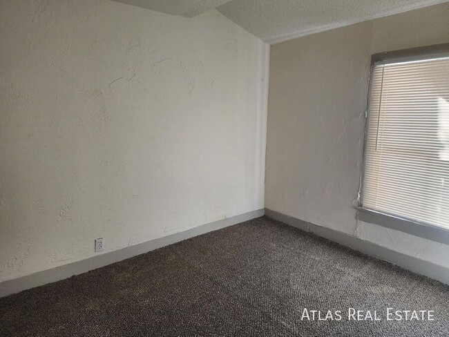 Building Photo - Take a Tour! Duplex Style Apartment! Avail...