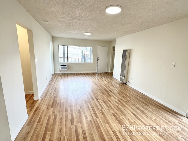 Foto del edificio - 2Bed 2Bath with Stainless Steel Appliances...