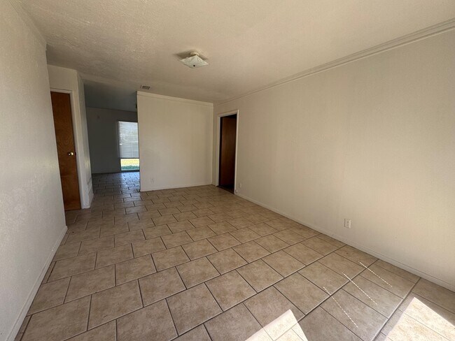 Foto del edificio - 3107 Merrill Ave
