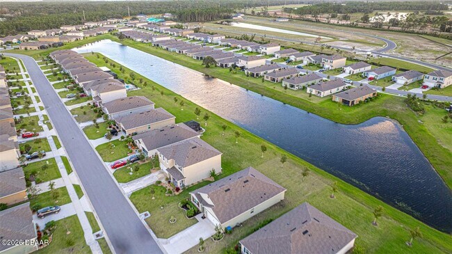 Foto del edificio - 1326 Middle Lk Dr