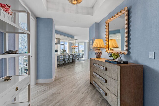 Foto del edificio - Vistablue Ultra Luxury Oceanfront Condo. Fully furnished 3 bed 3 bath. Singer Island.