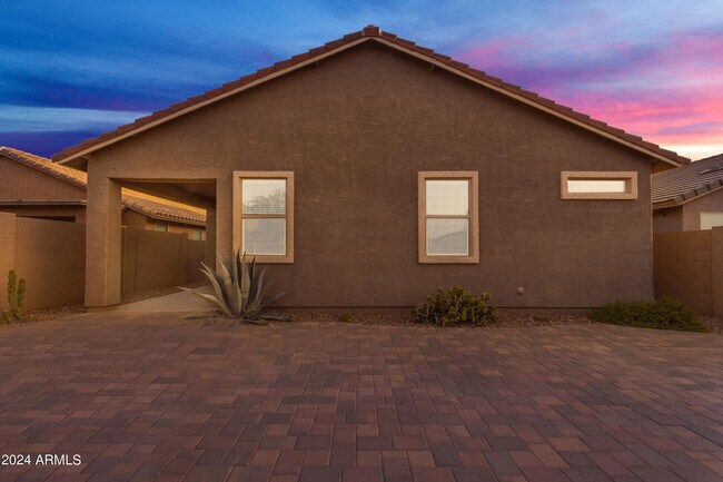 Foto del edificio - 810 W Lowell Dr.