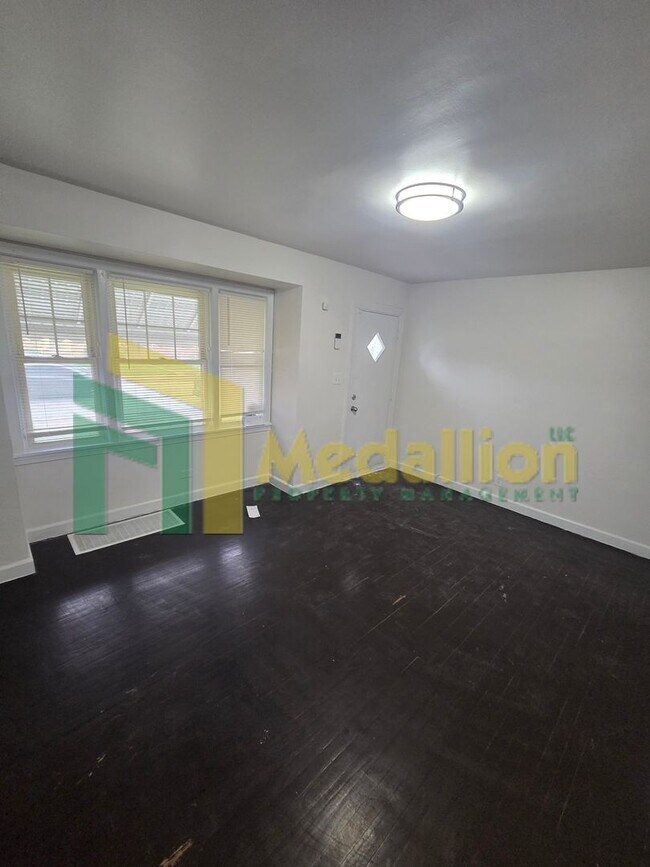 Foto del edificio - Updated 3-Bedroom Home with Spacious Layout and Backyard