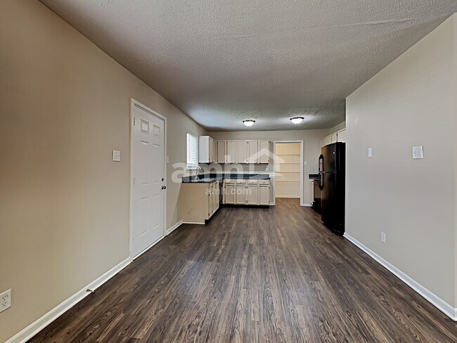 Foto del edificio - 9048 Stones Bluff Ln