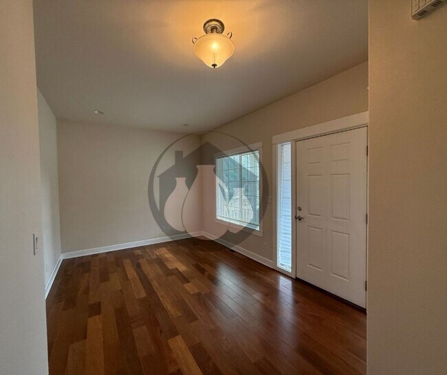 Building Photo - Great House in West Salem available now