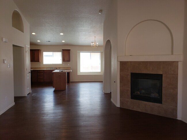 Foto del edificio - 3 bed 2 bath home in Huning Ranch
