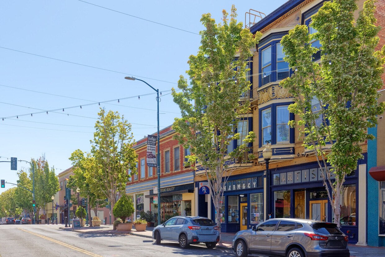 Foto principal - 337-341 Georgia St