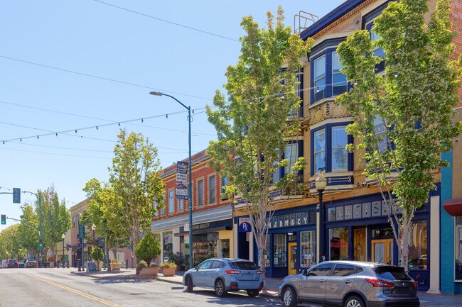 Building Photo - 337-341 Georgia St