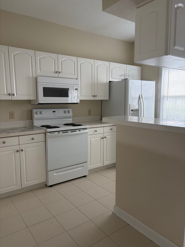 Building Photo - 200 Willow Green Dr
