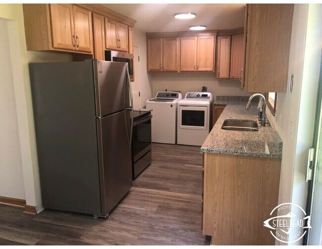 Building Photo - 4560 4th Pl N