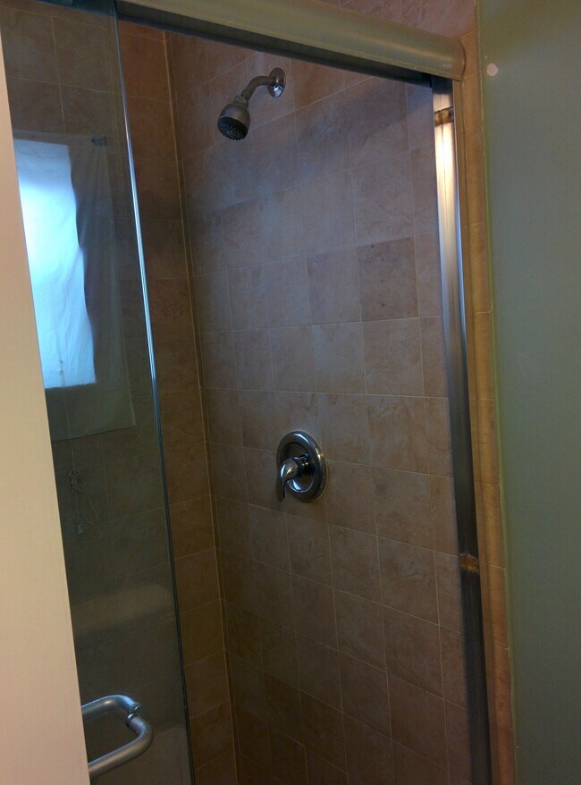 Shower - 1725 Jefferson St