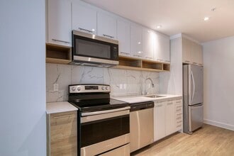 Building Photo - 9675 Av. Papineau