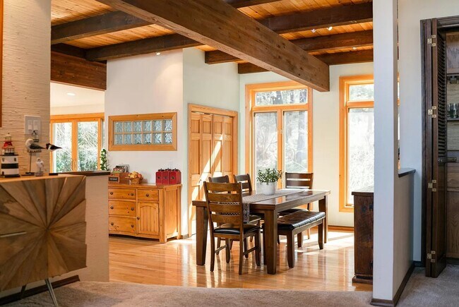 Building Photo - Stunning home on acreage in Woodside Ranch!