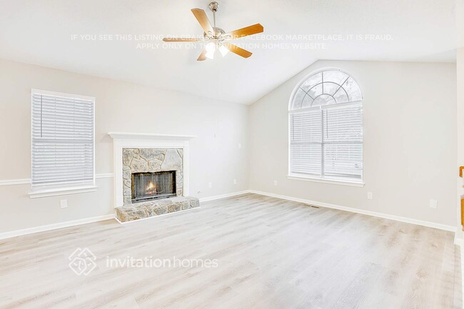 Building Photo - 134 Collins Way