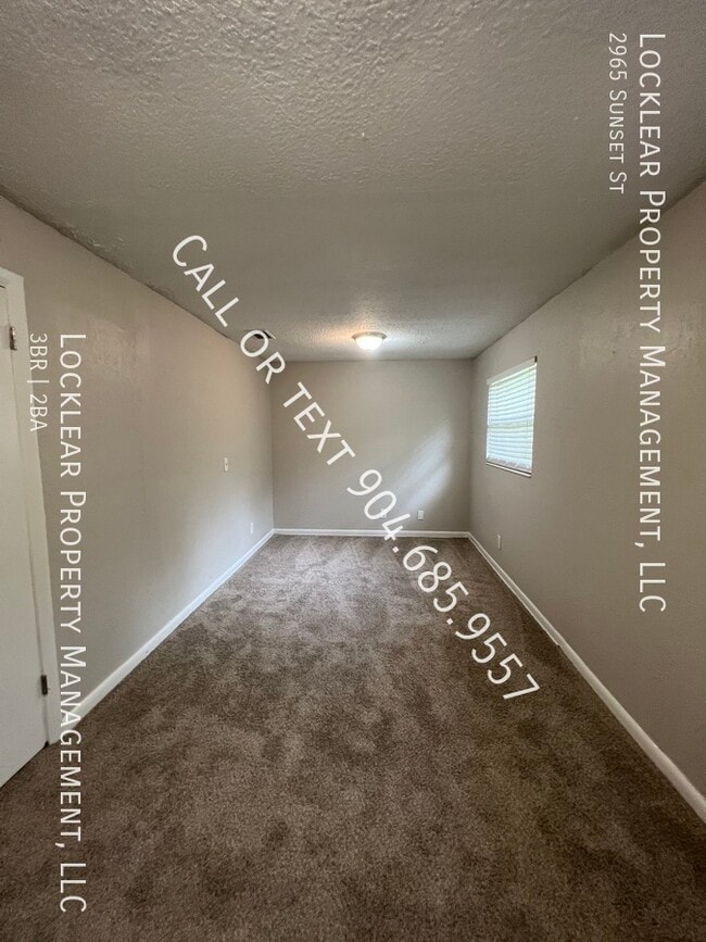 Building Photo - Newly Renovated 3BR, 1.5BA Gem