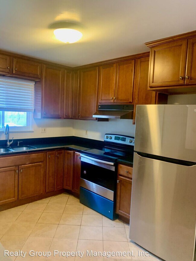 Building Photo - 3 br, 2.5 bath House - 16 BRIAN CT