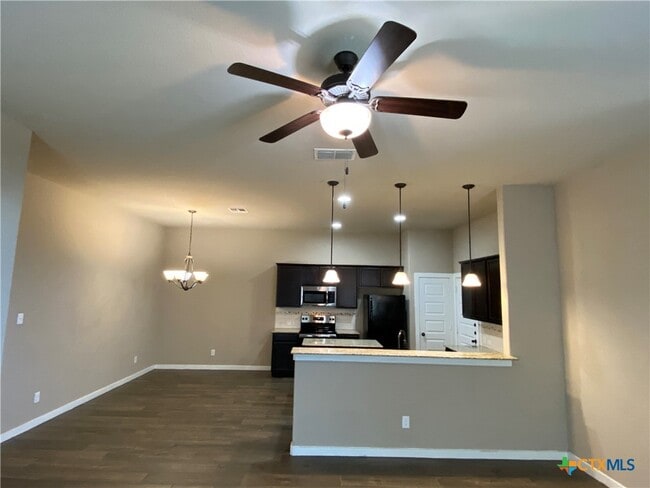 Building Photo - 2213 Avery Village