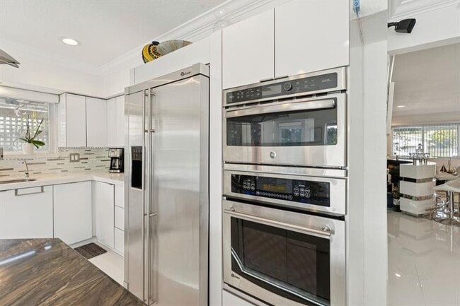 Building Photo - 911 NW 7th St