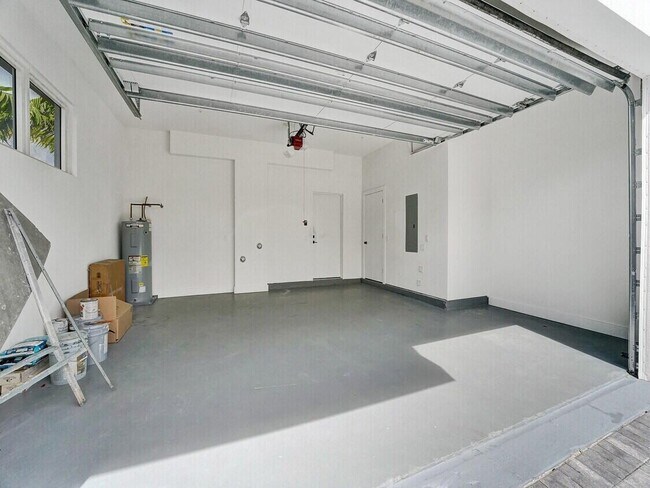 Building Photo - 1222 NE 15th Ave
