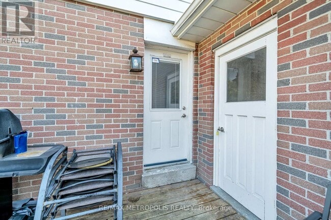 Building Photo - 834 Sanok Dr