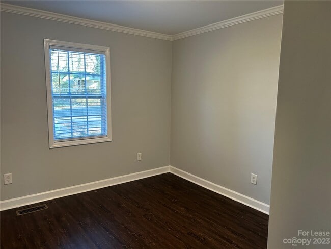 Building Photo - 2215 Kennesaw Dr