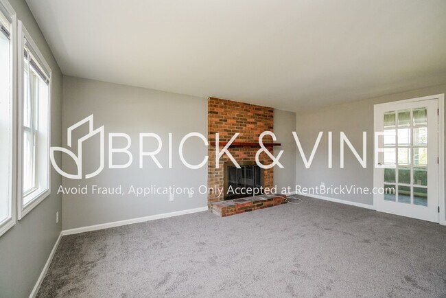 Foto del edificio - 6784 Laird Ave