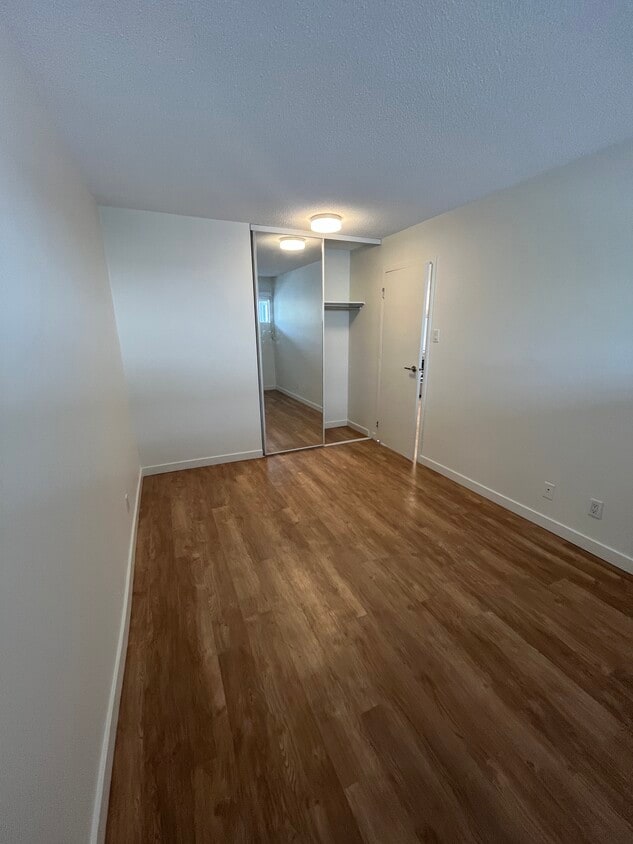 Building Photo - Pineview Place