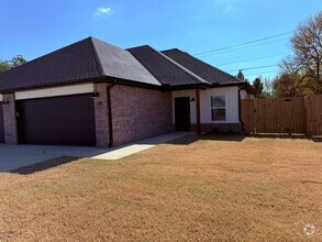 Building Photo - 2 E Bottlebrush Bnd