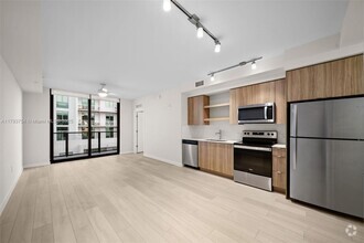 Building Photo - 555 NE 8th St