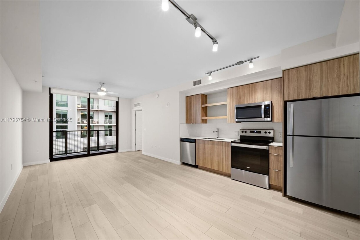 Foto principal - 555 NE 8th St