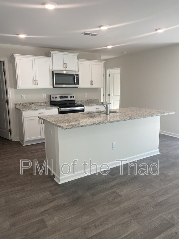 Building Photo - 3020 Egert Dr