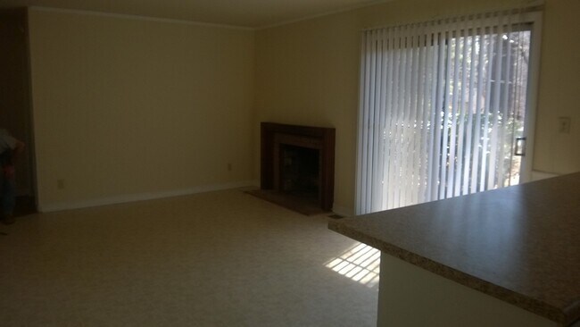 Foto del edificio - 6704 Johnsdale Rd