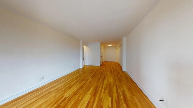 Foto del edificio - 305 W 13th St