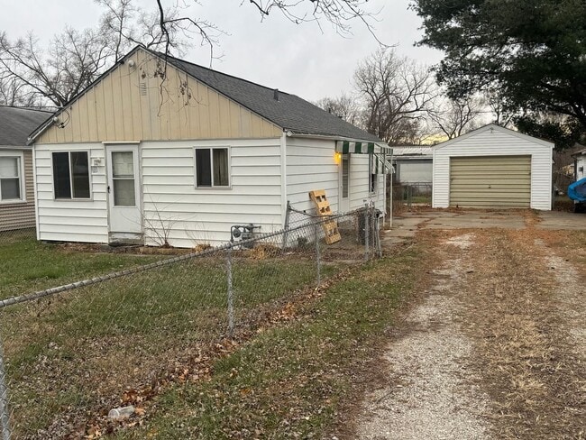 Foto del edificio - 2 Bedroom / 2 Bathroom house in Peoria wit...