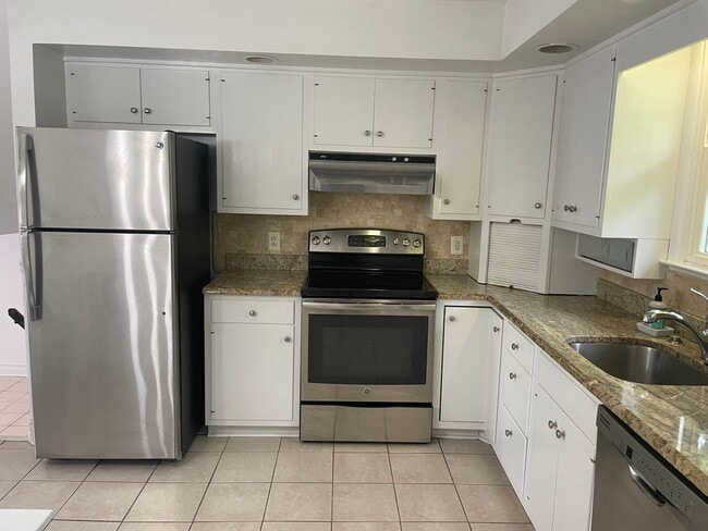 Building Photo - 202 Alders Dr